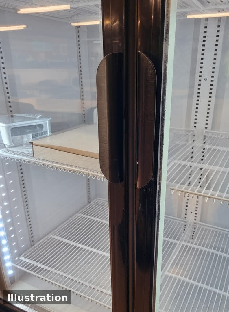 Illustration of the reprinted door handle fitted to the beverage freezer