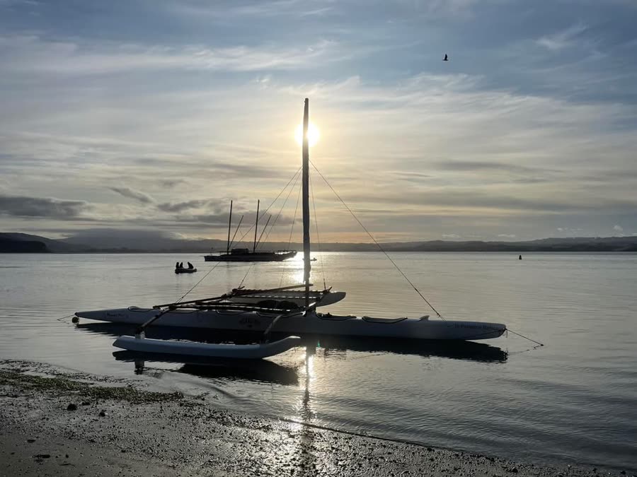 Canoe outrigger, reproducible without losing the shape