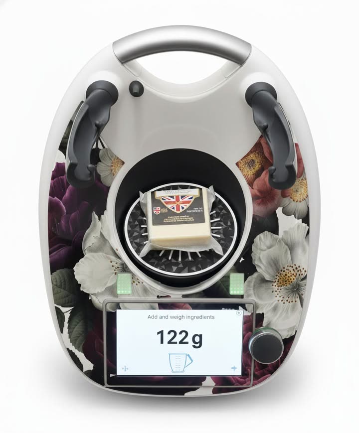 Weighing plate in use on a Thermomix, with the machine showing a 122 gram reading